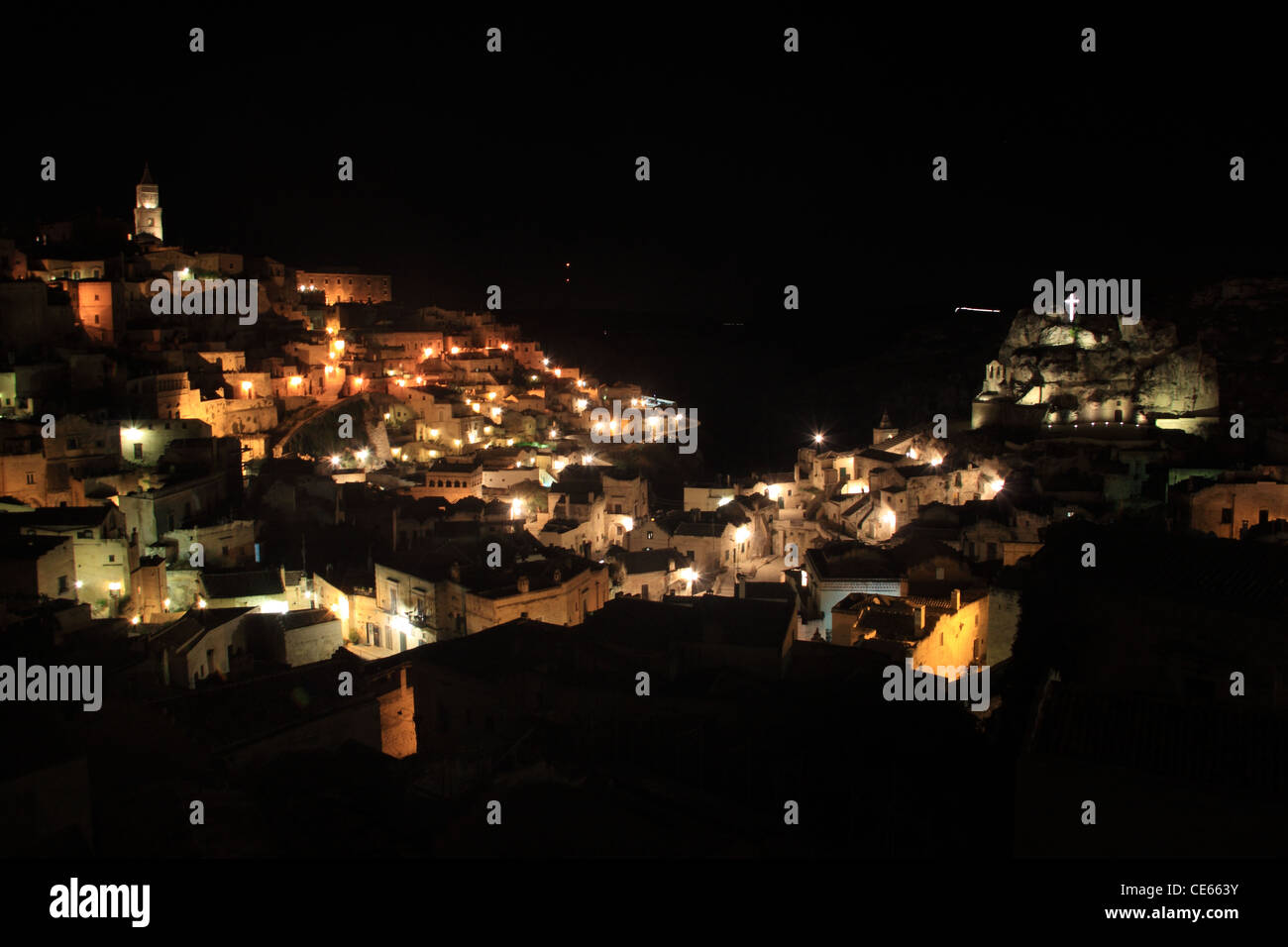 Panorama dei sassi di matera di notte immagini e fotografie stock ad alta  risoluzione - Alamy