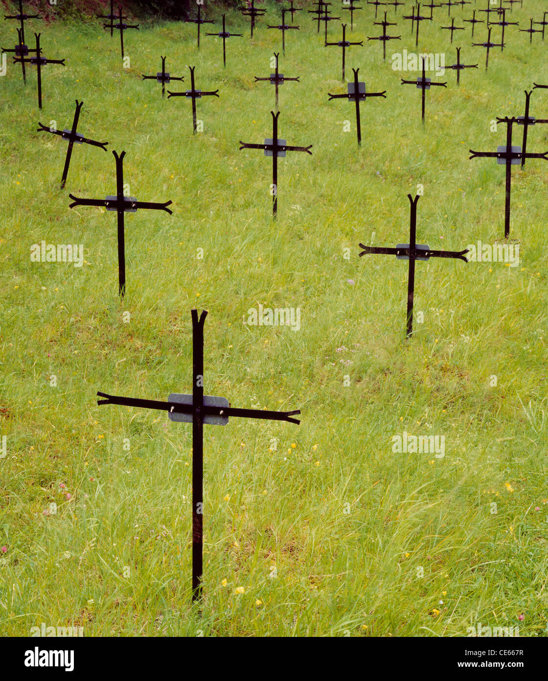 Guerra Mondiale 1 militari di tombe nel cimitero austro-ungarico nei pressi di Bovec, Primorska, Slovenia. Isonzo parte anteriore Foto Stock