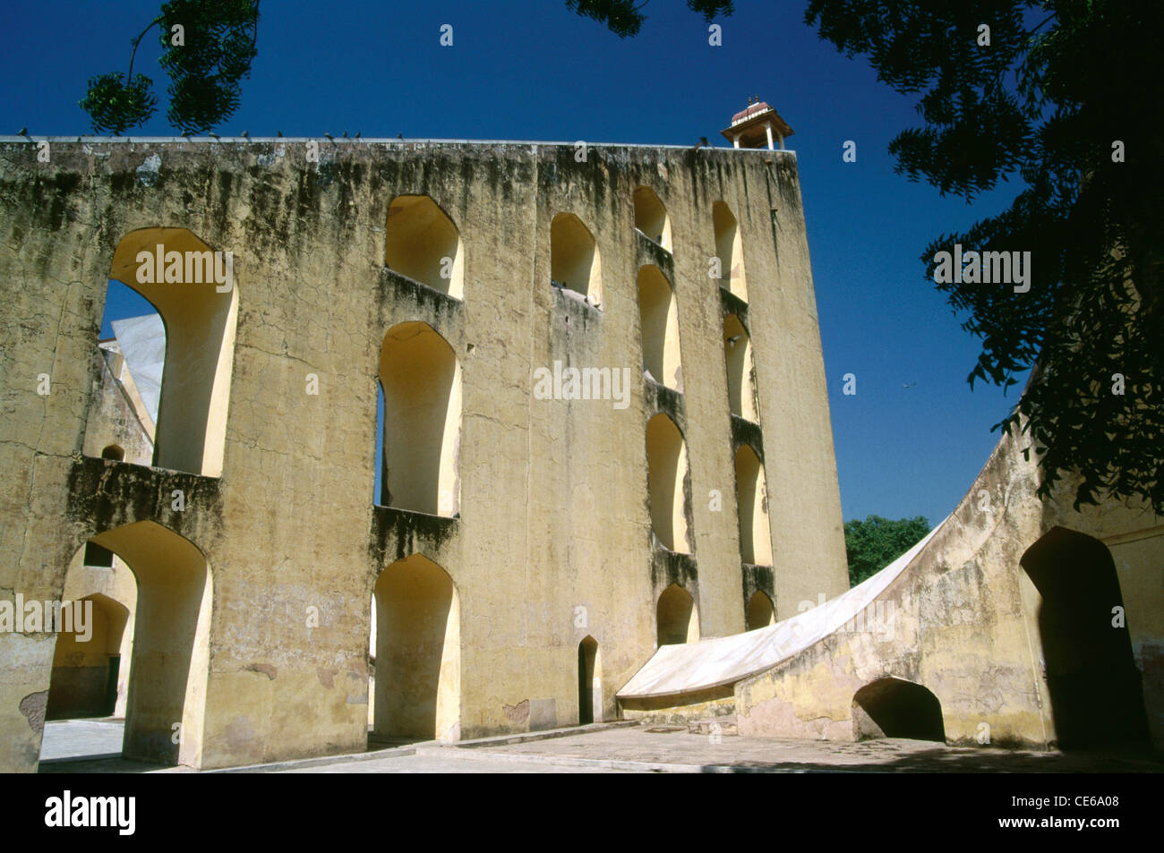 Jantar Mantar ; strumento astronomico architettonico ; Jaipur ; Rajasthan ; India ; Asia Foto Stock