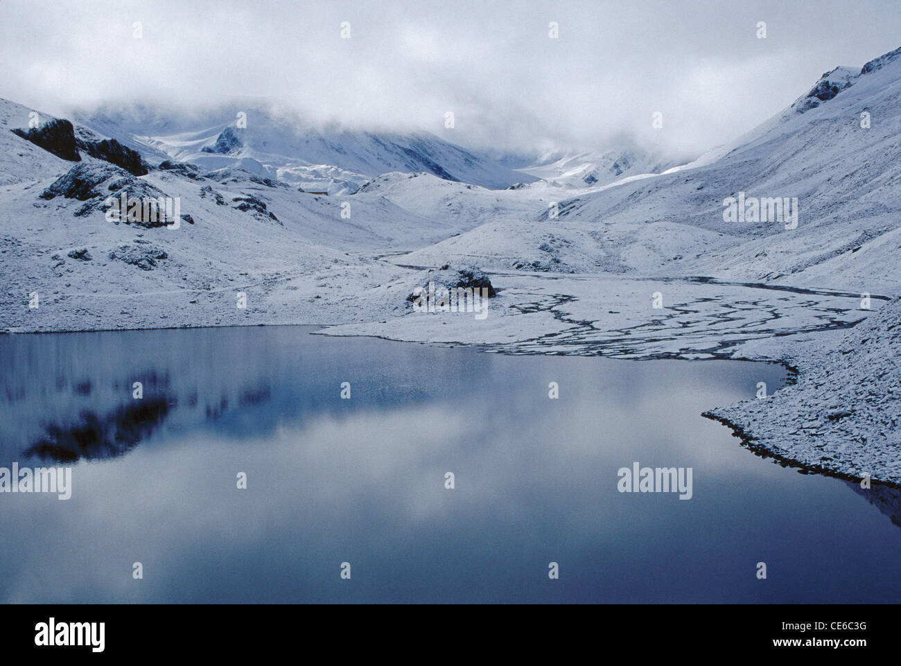 Suraj tal lago stagno ; leh ; baralacha ; Himachal Pradesh ; india Foto Stock