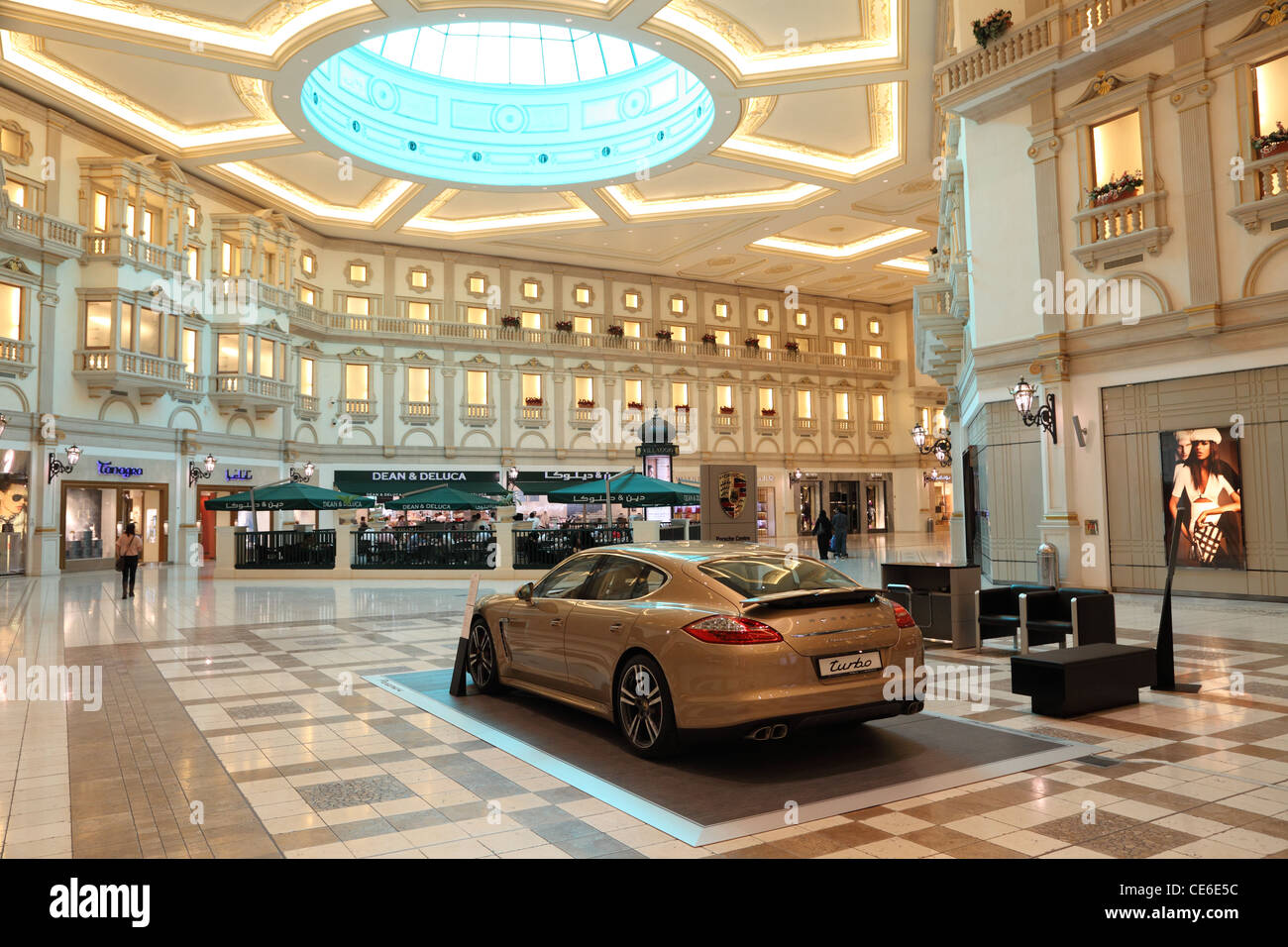 All interno del Villaggio Centro Commerciale Mall a Doha, in Qatar Foto Stock