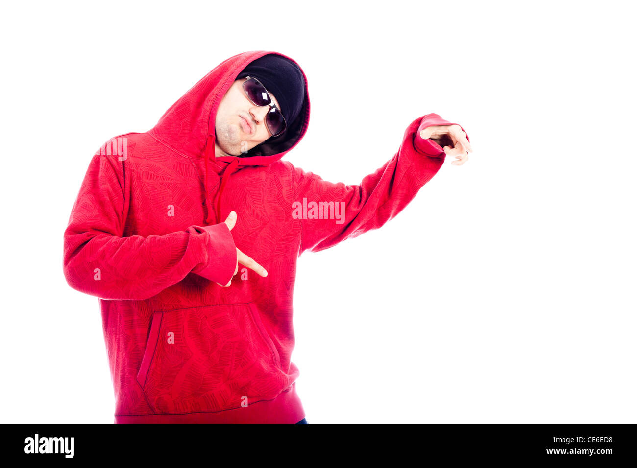 Hip Hop ballerino in felpa con cappuccio rosso, di puntamento isolati su sfondo bianco. Foto Stock