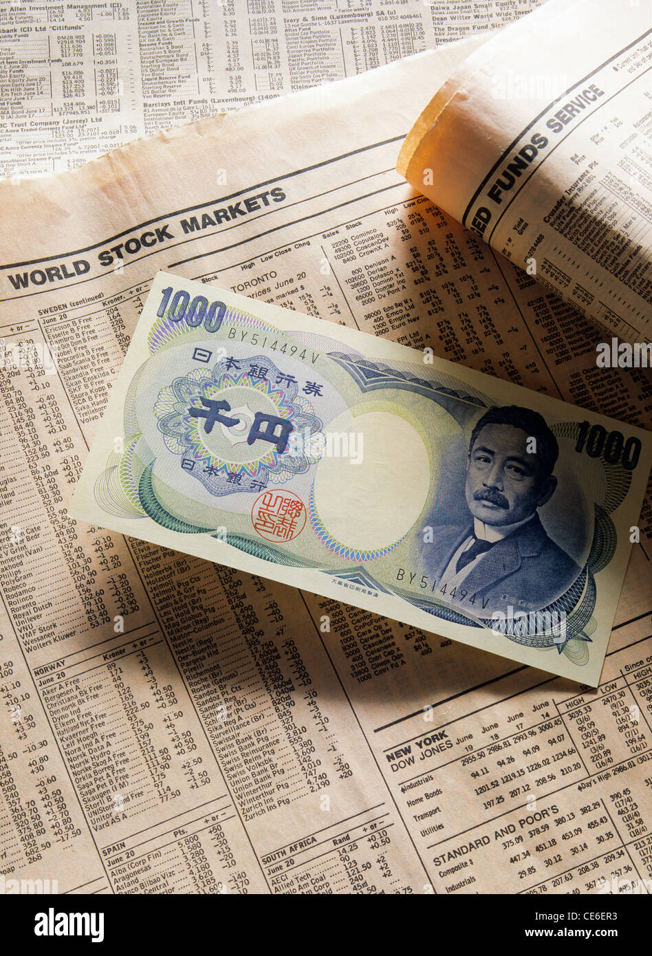 1.000 yen giapponese banconota sul quotidiano finanziario Foto Stock