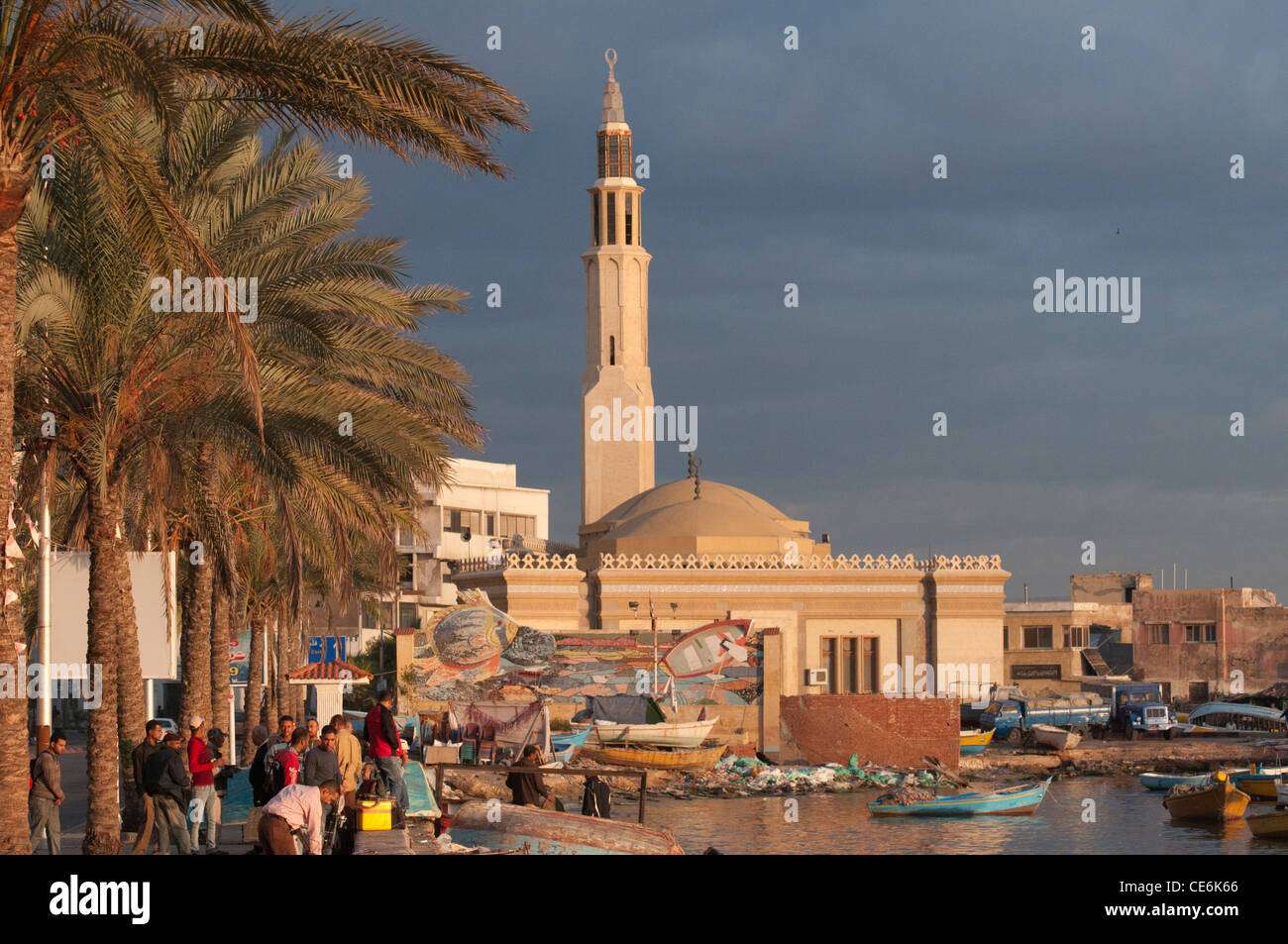 Moschea sul Porto Orientale Alessandria, Egitto Foto Stock