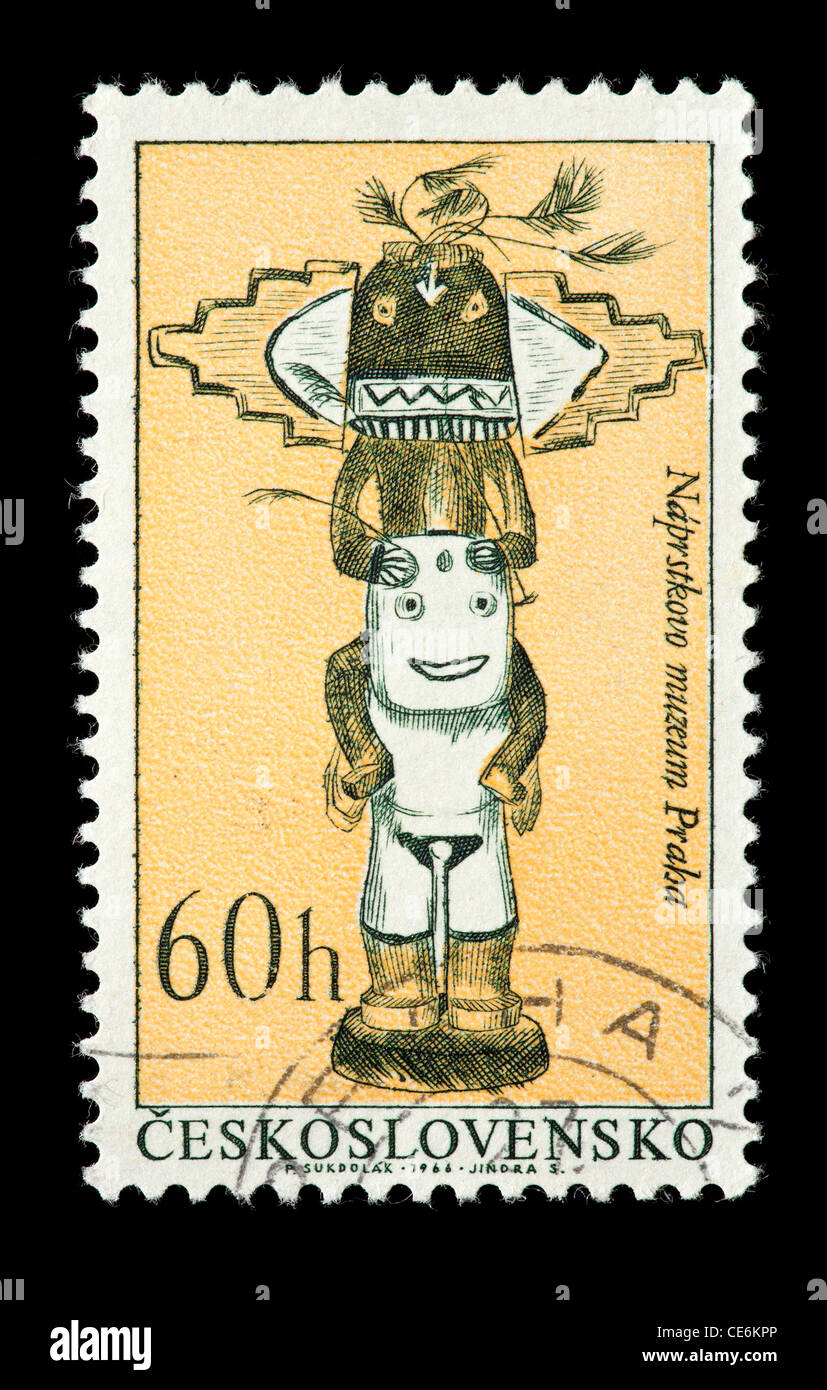Francobollo dalla Cecoslovacchia raffigurante il Kachina, un buon spirito di American Hopi indiani. Foto Stock