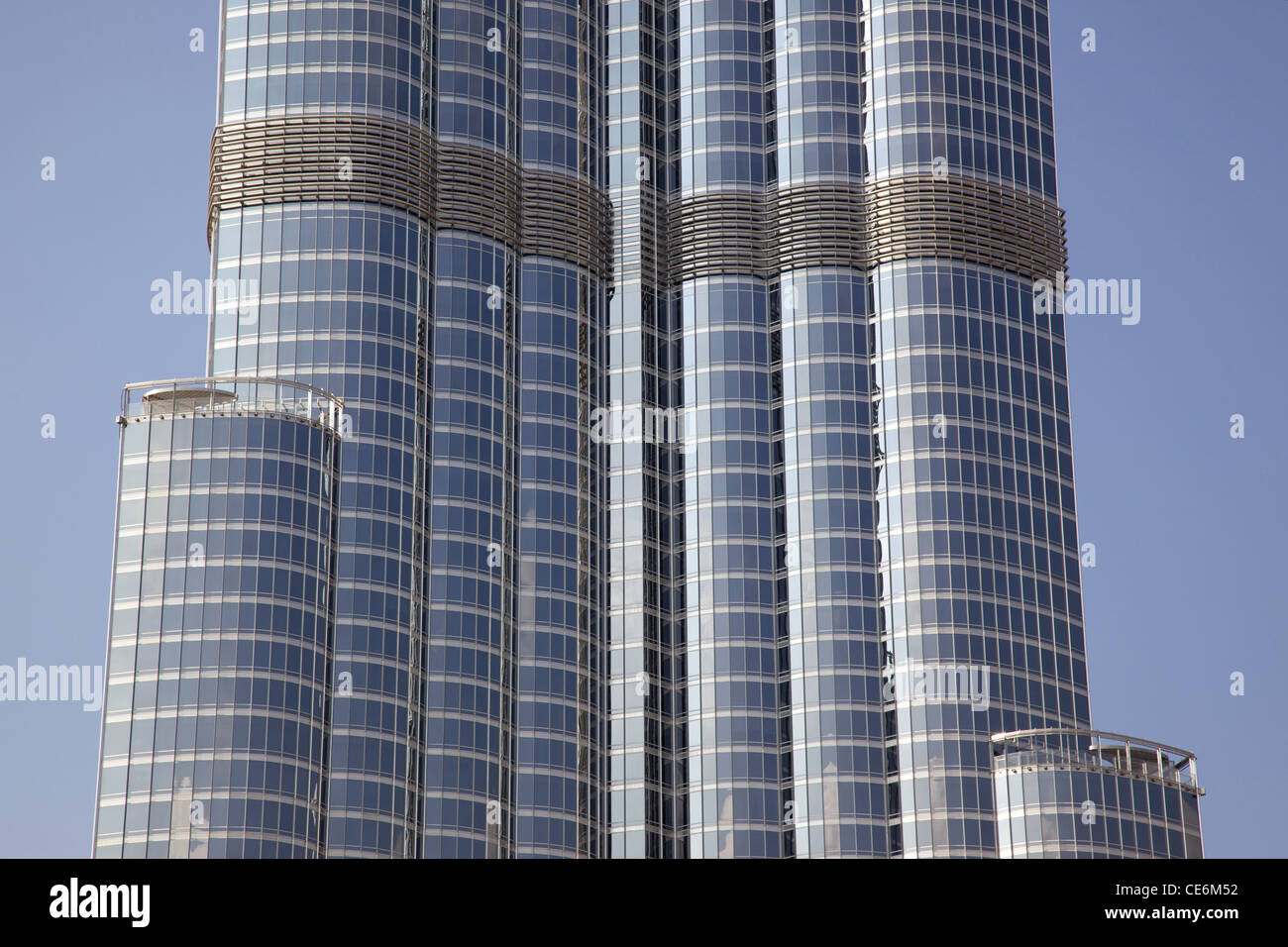 Dettaglio astratto di Burj Khalifa, il mondo il più alto edificio, situato a Dubai negli Emirati Arabi Uniti. Foto Stock