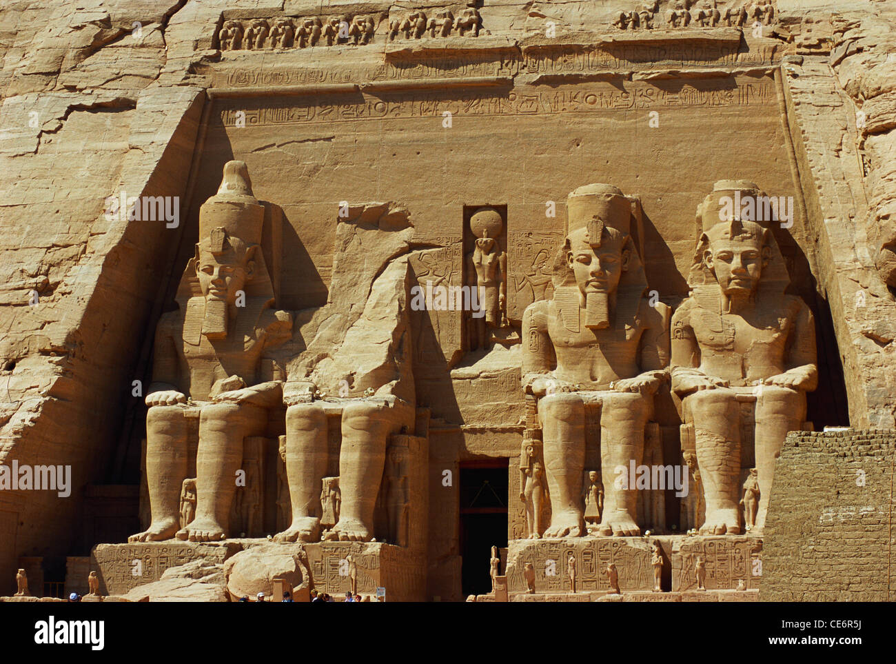 Templi di Abu Simbel ; due templi massivi di roccia ad Abu Simbel ; villaggio nel Governatorato di Assuan ; Alto Egitto ; Abu Simbel ; Cairo ; Egitto Foto Stock