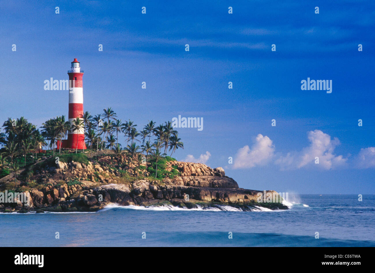 RVN 85913 : la luce vicino casa spiaggia Kovalam kerala india Foto Stock