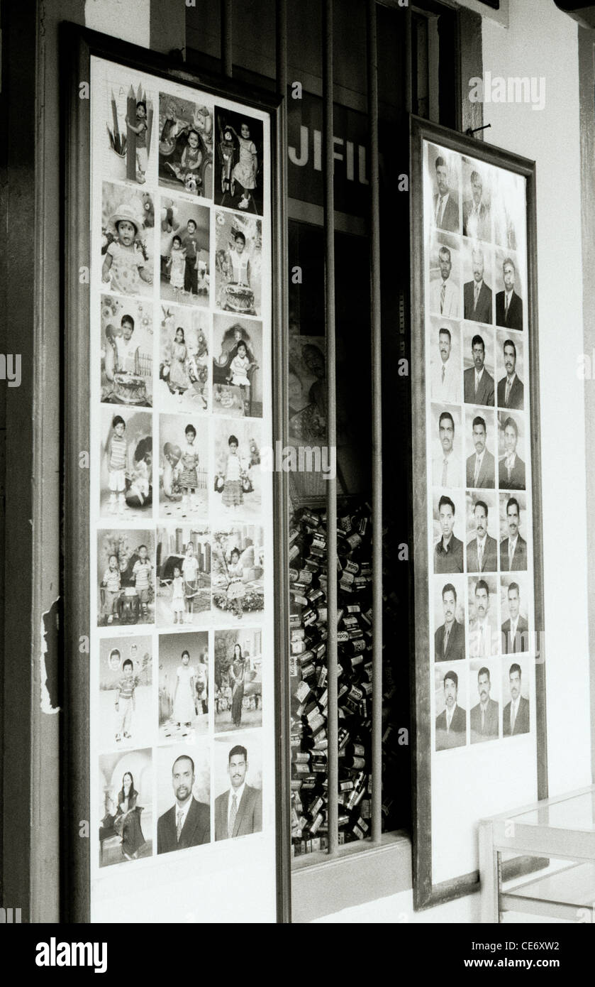 Fotografia di viaggio - High street photography studio in Little India di Singapore nel sud-est asiatico in Estremo Oriente. Reportage documentario Fotogiornalismo Foto Stock