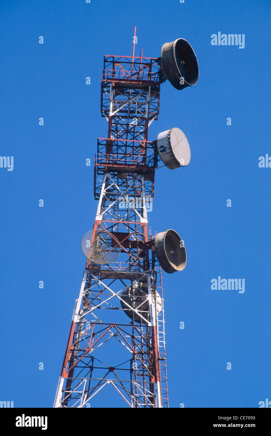 Forno a microonde Tele torre di comunicazione cellulare torre segnale Singharm Poona Pune India Maharashtra Foto Stock