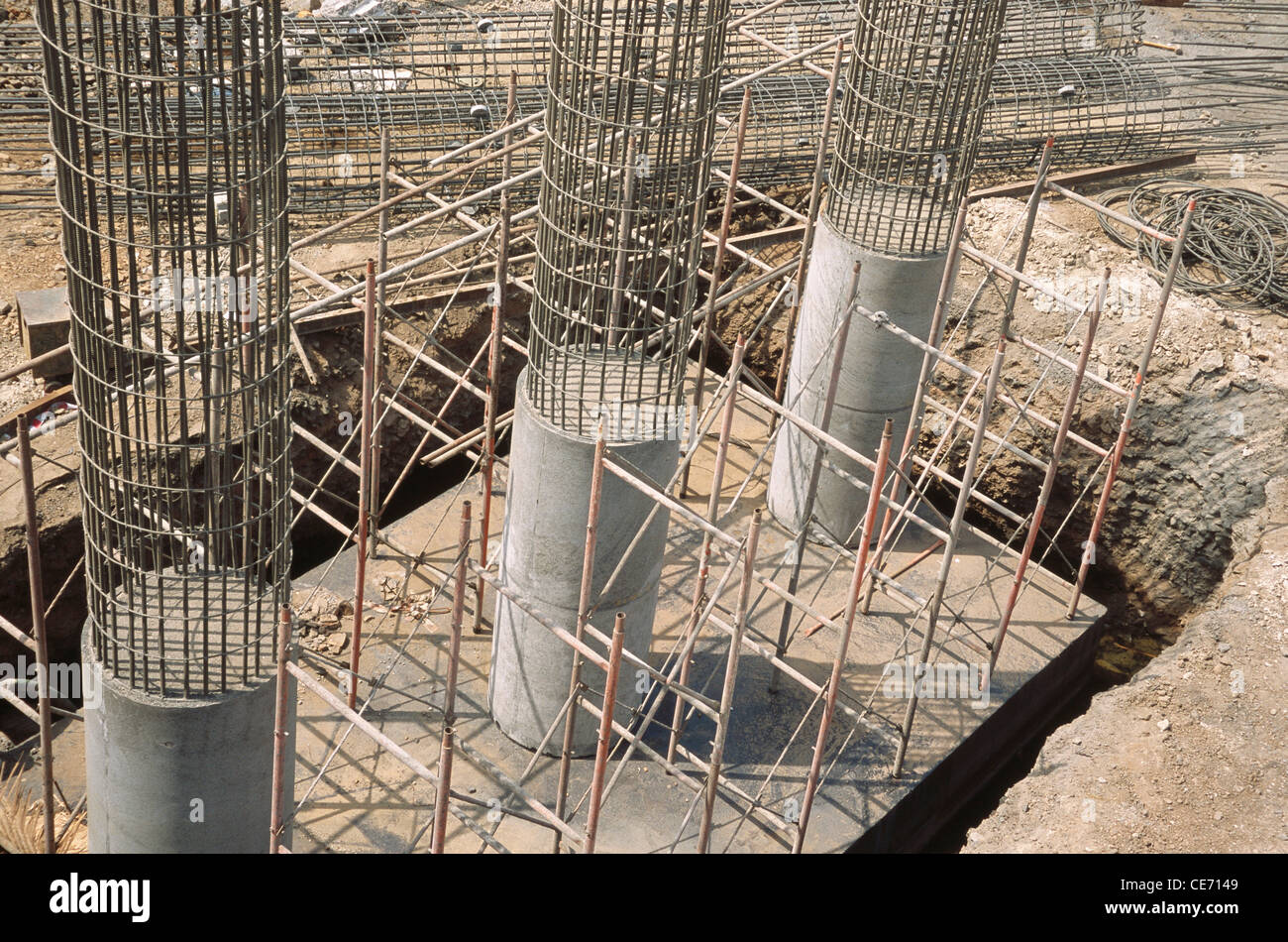 HMA 84170 : acciaio intelaiatura metallica Costruzione in cemento pilastri sito Foto Stock