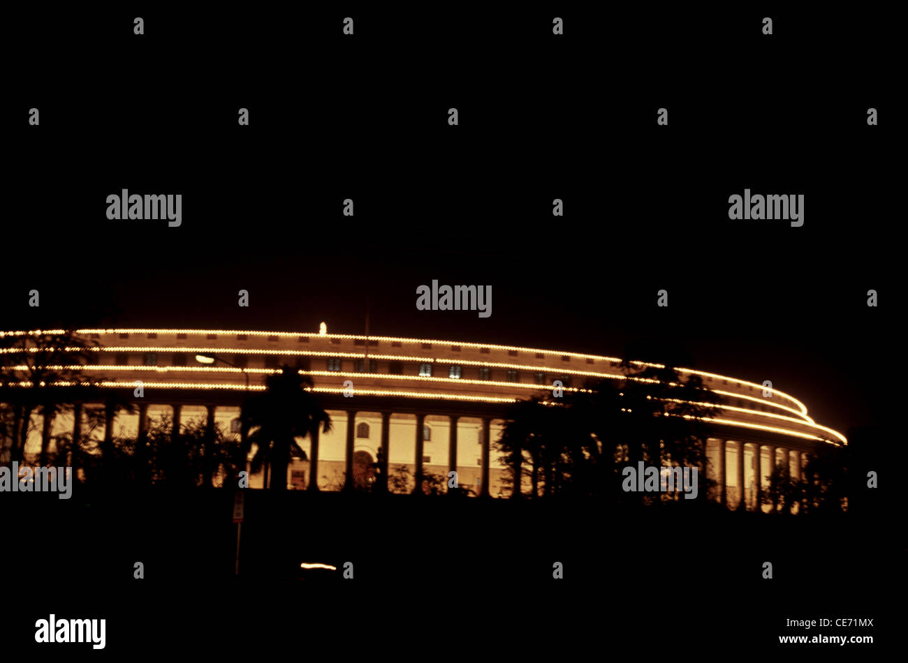 Parlamento ; Sansad Bhavan ; Lok Sabha ; Rajya Sabha ; illuminazione 26 gennaio giorno della Repubblica ; disegno di Edwin Lutyens ; Delhi ; India ; Asia Foto Stock