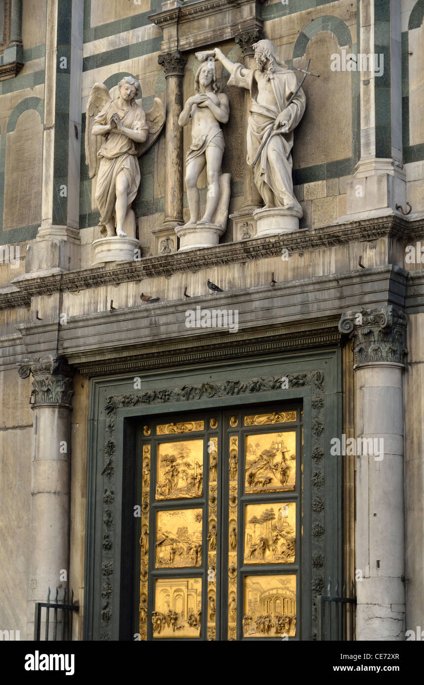 La Porta del Paradiso, golden porta del Battistero, la Piazza di San Giovanni, Firenze, Toscana, Italia Foto Stock