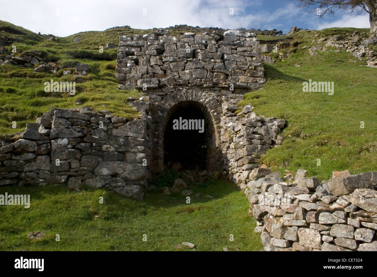 Vecchia miniera albero o la fornace di calce, Swaledale, Inghilterra Foto Stock