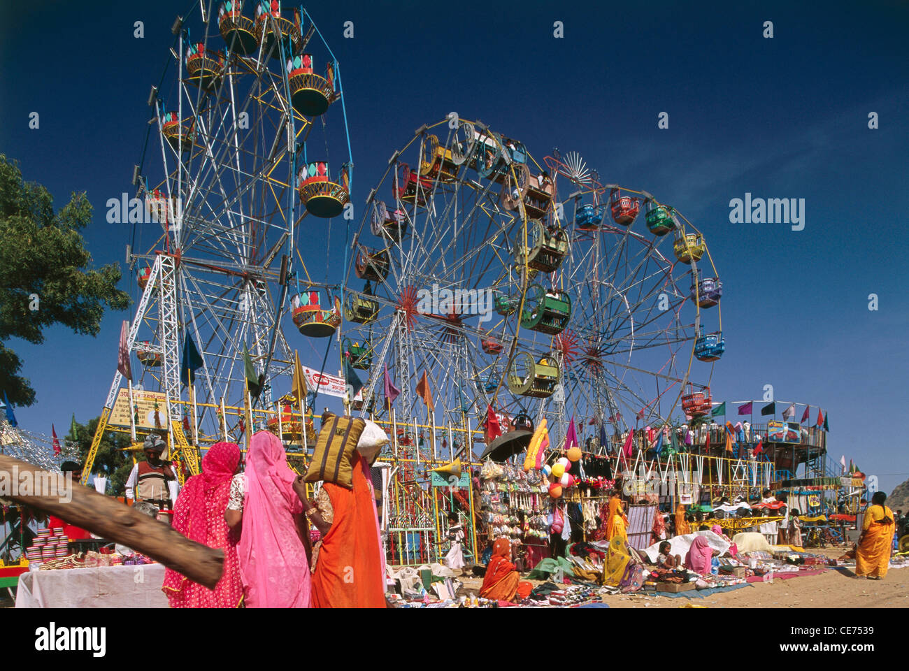 AAD 82275 : ruote giganti Pushkar fiera indiana ajmer india rajasthan Foto Stock