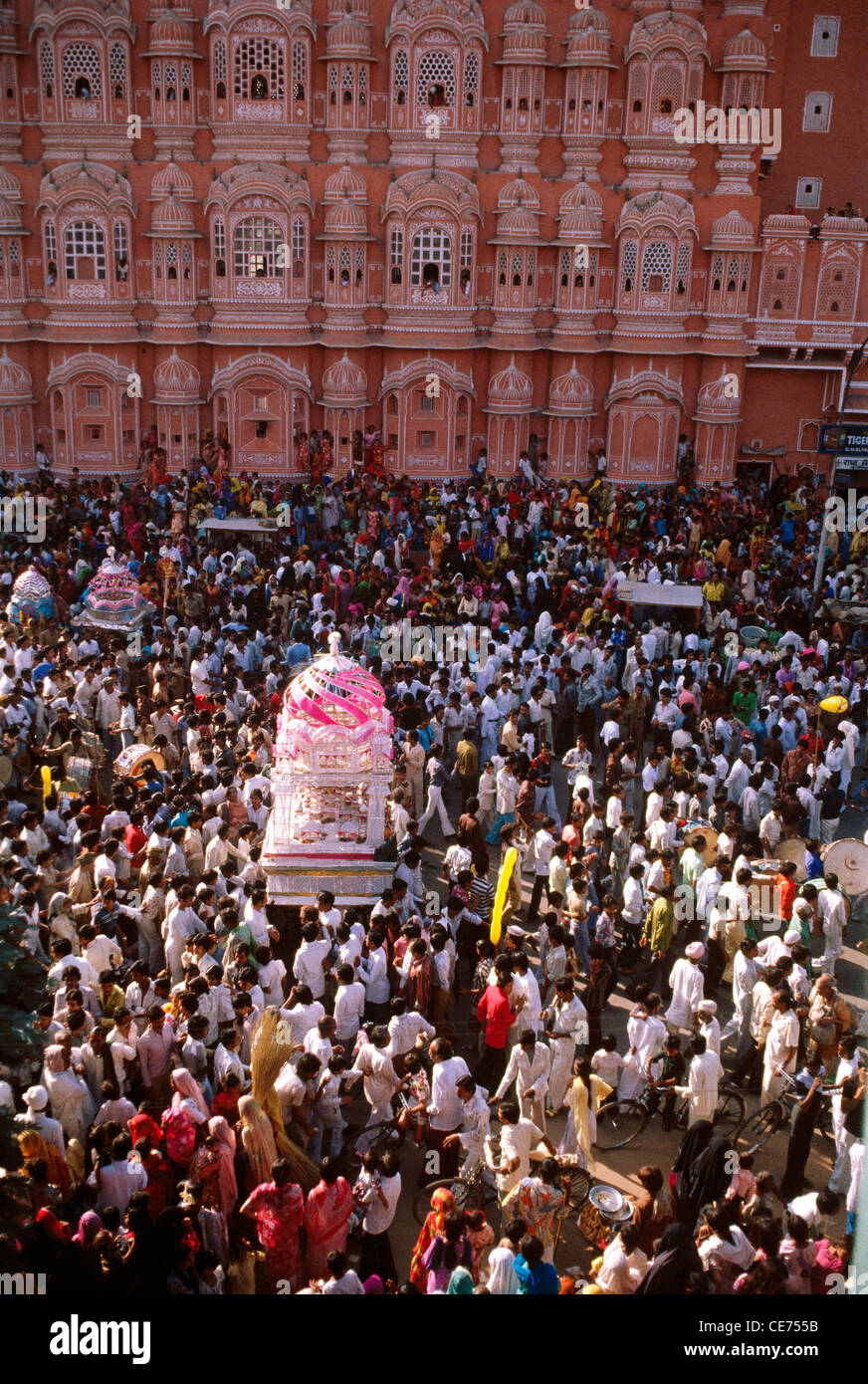 Il servizio SNS 82942 : Tazia Moharam festival nella parte anteriore del Hawa Mahal Jaipur India Rajasthan Foto Stock