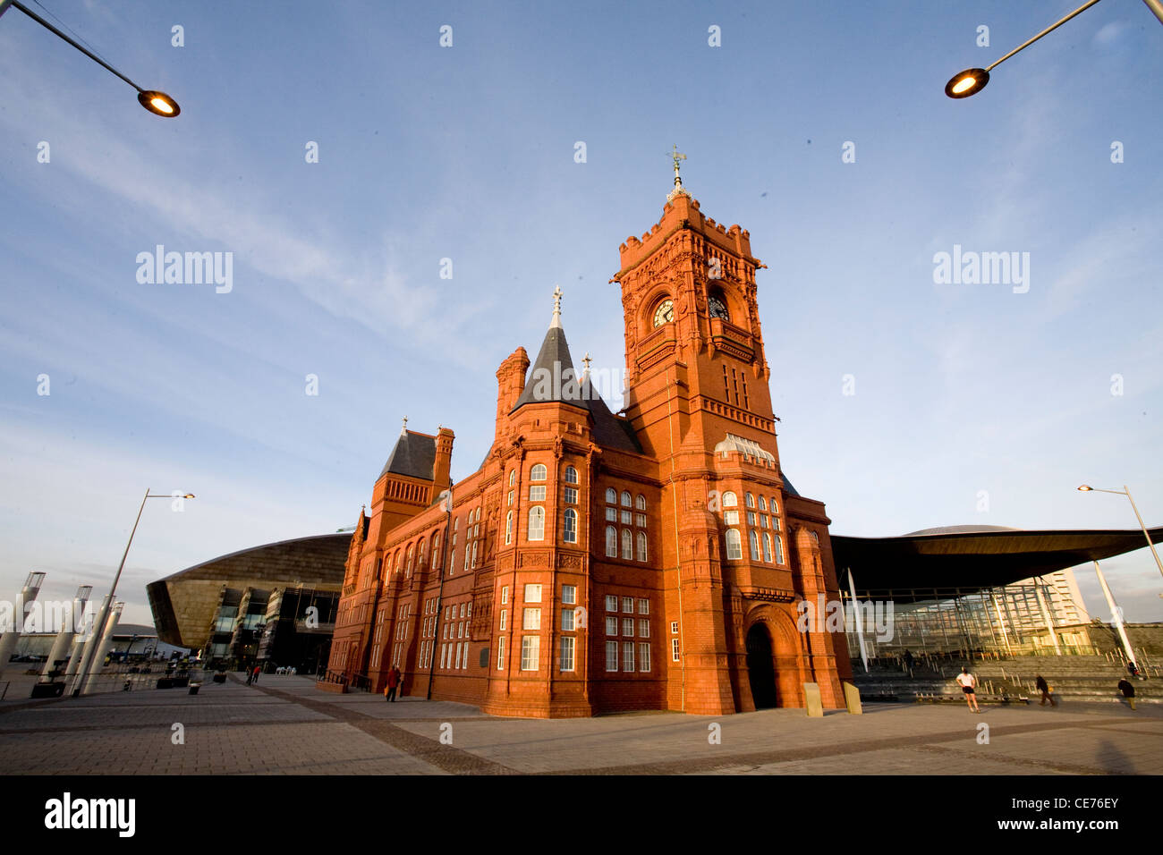 Edificio Pierhead nella Baia di Cardiff Foto Stock