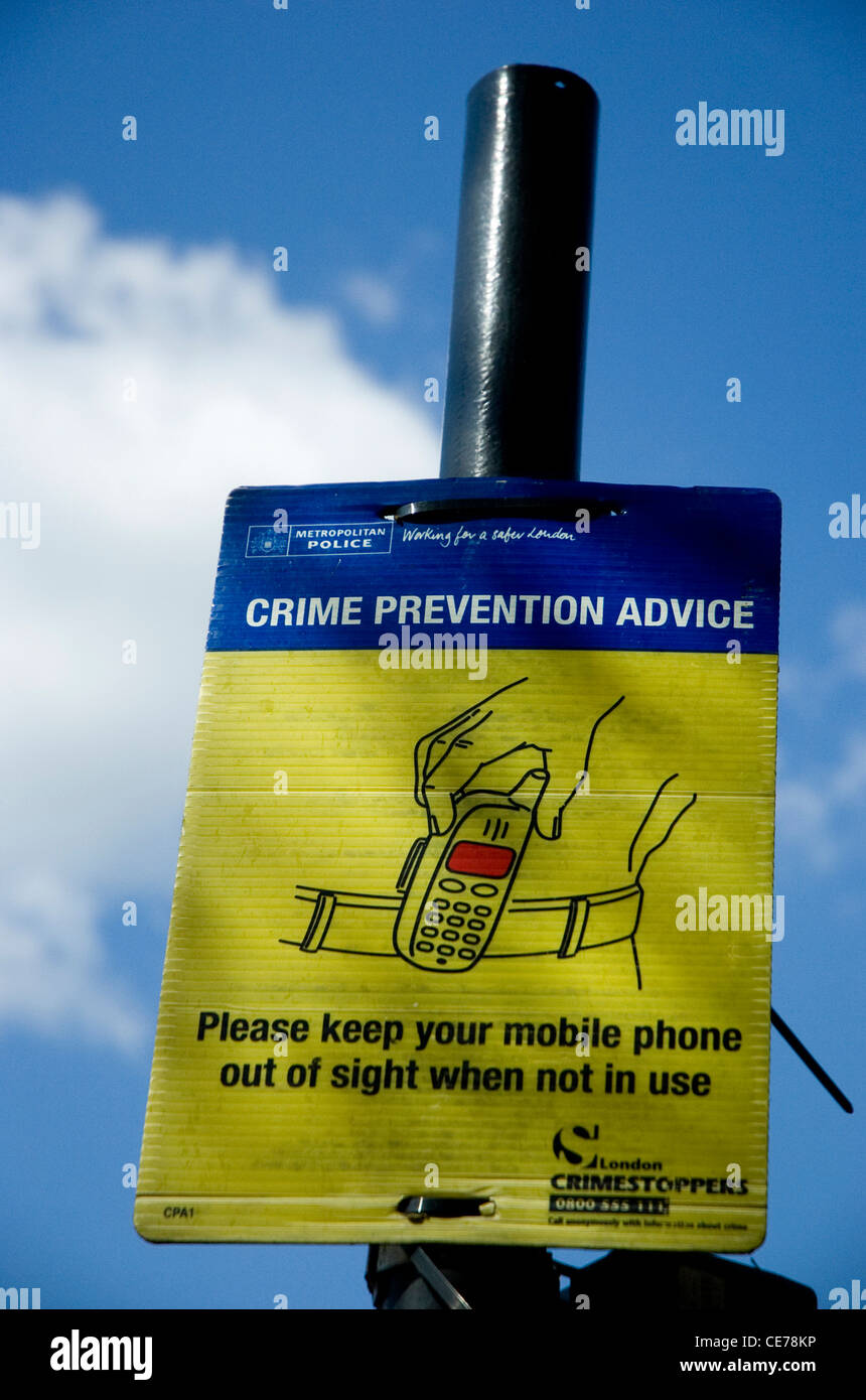 Prevenzione della criminalità consigli, tenere il telefono cellulare al di fuori della vista quando non in uso Foto Stock