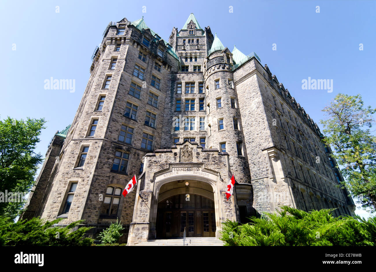 Il Parlamento canadese Confederazione edificio su Wellington Street a Ottawa. Foto Stock