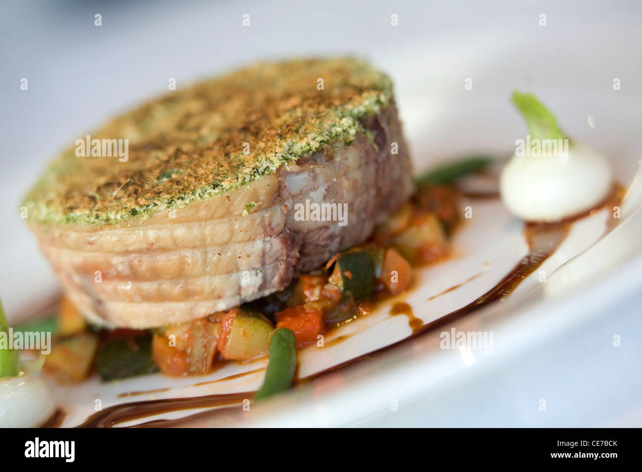 In crosta di erbe spalla di agnello Foto Stock
