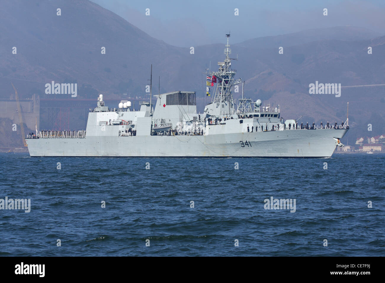 Fregata canadese HMCS Ottowa (FFH 341) nella baia di San Francisco. Foto Stock
