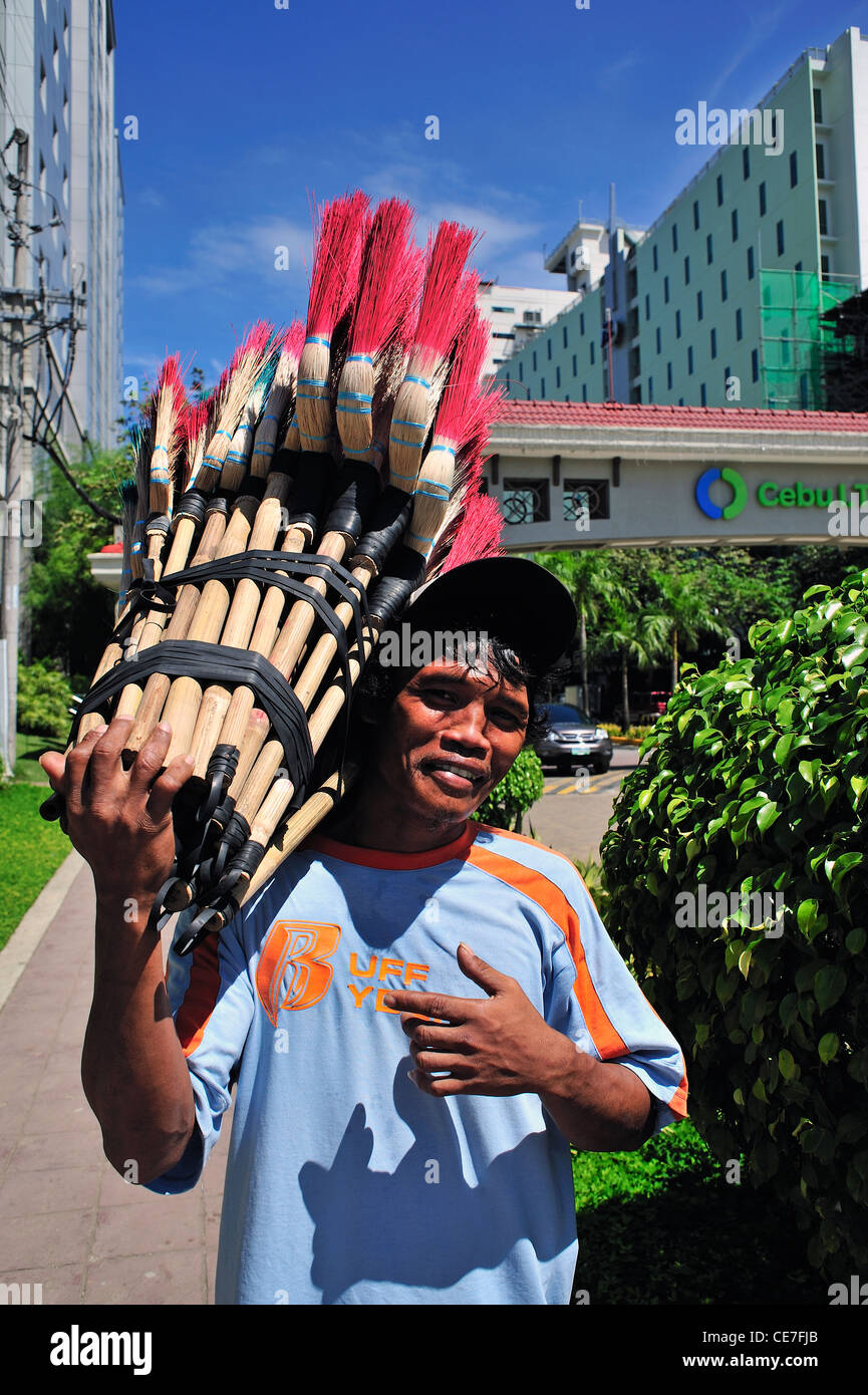 Esso ParkBrush uomo Cebu Filippine Foto Stock