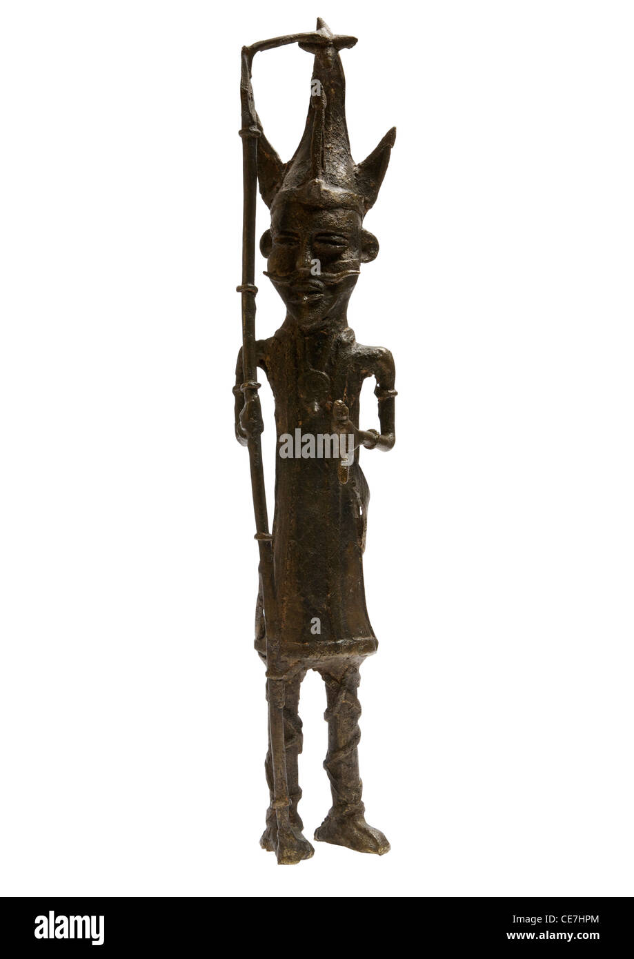 Ottone fuso ghanesi figurina su sfondo bianco Foto Stock