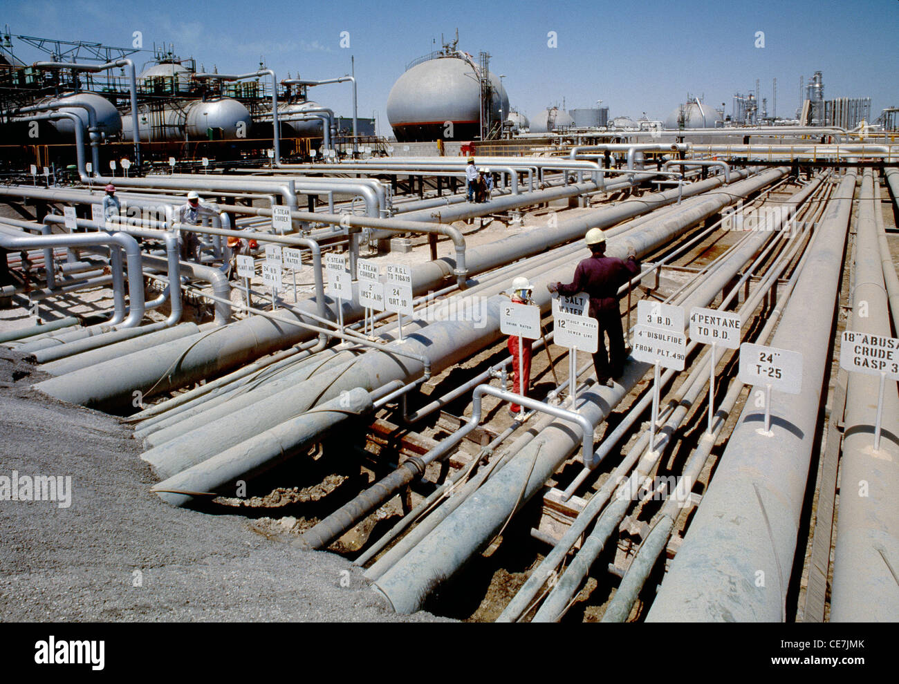 La più grande raffineria di petrolio nel mondo, situato a Ras Tanura, sulla costa orientale dell'Arabia Saudita. Foto Stock