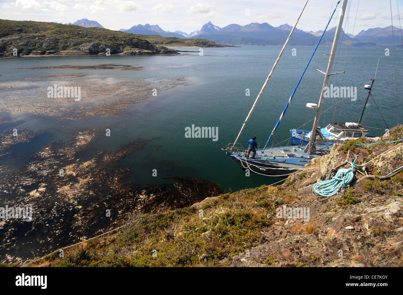 Yacht a H Isola, Canale del Beagle, vicino a Ushuaia, Tierra del Fuego, Argentina. N. PR o MR Foto Stock