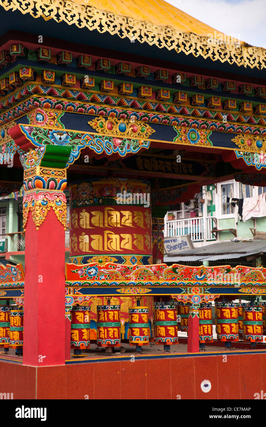 India, Arunachal Pradesh, Tawang, centro città, la preghiera buddista ruota Foto Stock