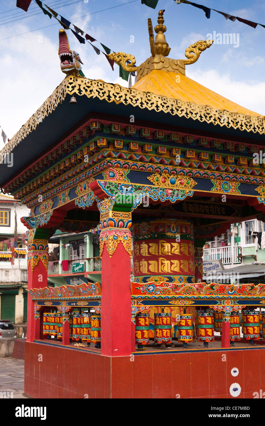 India, Arunachal Pradesh, Tawang, centro città, la preghiera buddista ruota Foto Stock