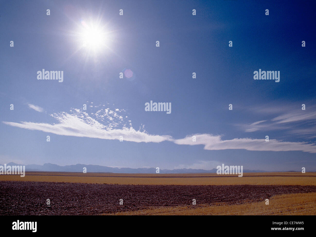 Campi Ranch, SKY, montagne rocciose visto da 90 MIGLIA A NW great falls, MONTANA Foto Stock