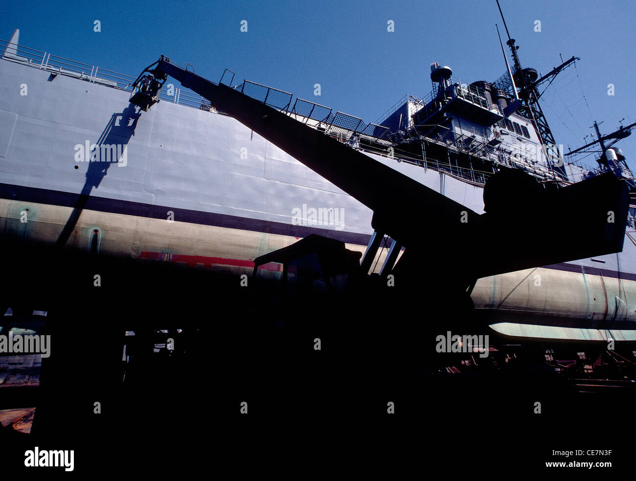 USS Ticonderoga (DDG/Cg-47), guidata-missili cruiser US Navy in drydock per la rigenerazione a Pascagoula, Mississippi, STATI UNITI D'AMERICA Foto Stock