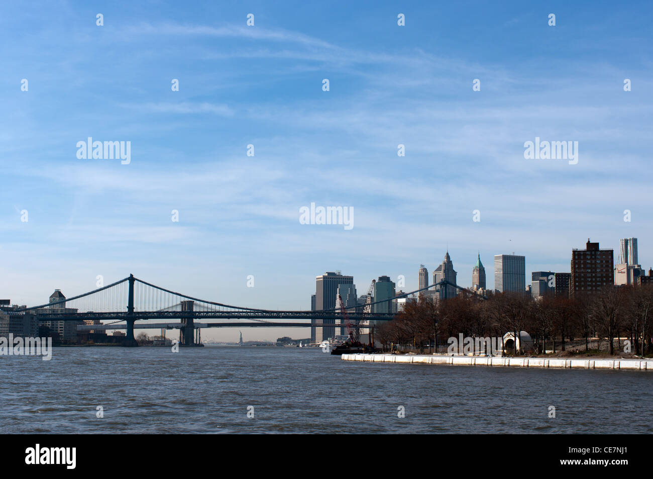 Due ponti uno dietro l altro a Manhattan, New York, Stati Uniti d'America Foto Stock