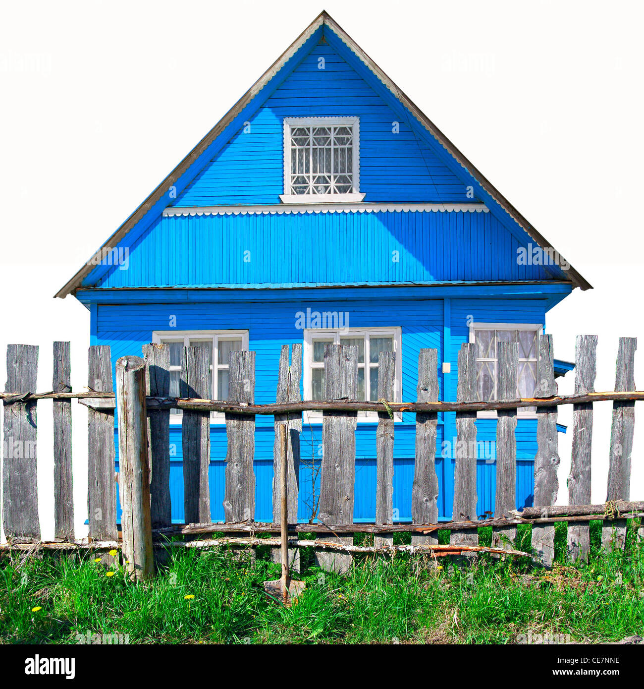 Vecchia staccionata in legno contro edificio blu Foto Stock