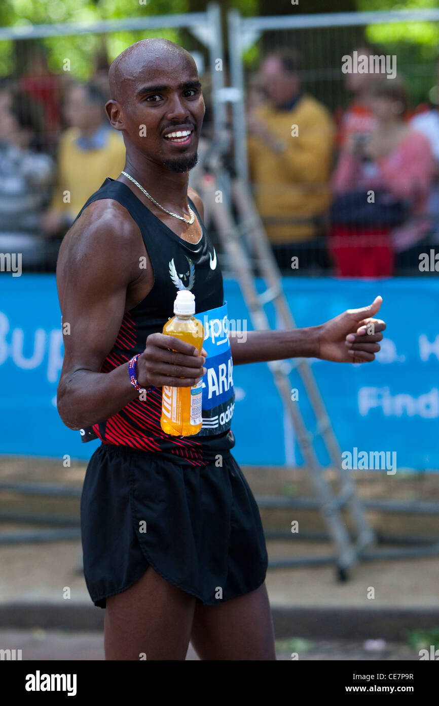 BUPA London 10.000 m. Annuale gara su strada. Mo Farah, vincitore di uomini della gara. Foto Stock