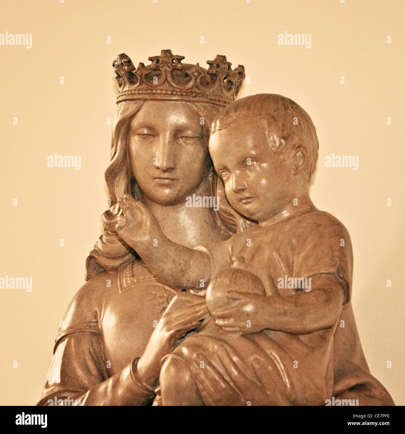 Incoronato Maria con Gesù bambino Foto Stock