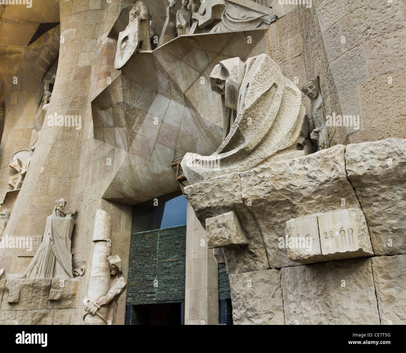 Gli intricati in muratura nella cattedrale di Gaudì, la Sagrada Familia - una delle più famose attrazioni turistiche di Barcellona, Spagna Foto Stock