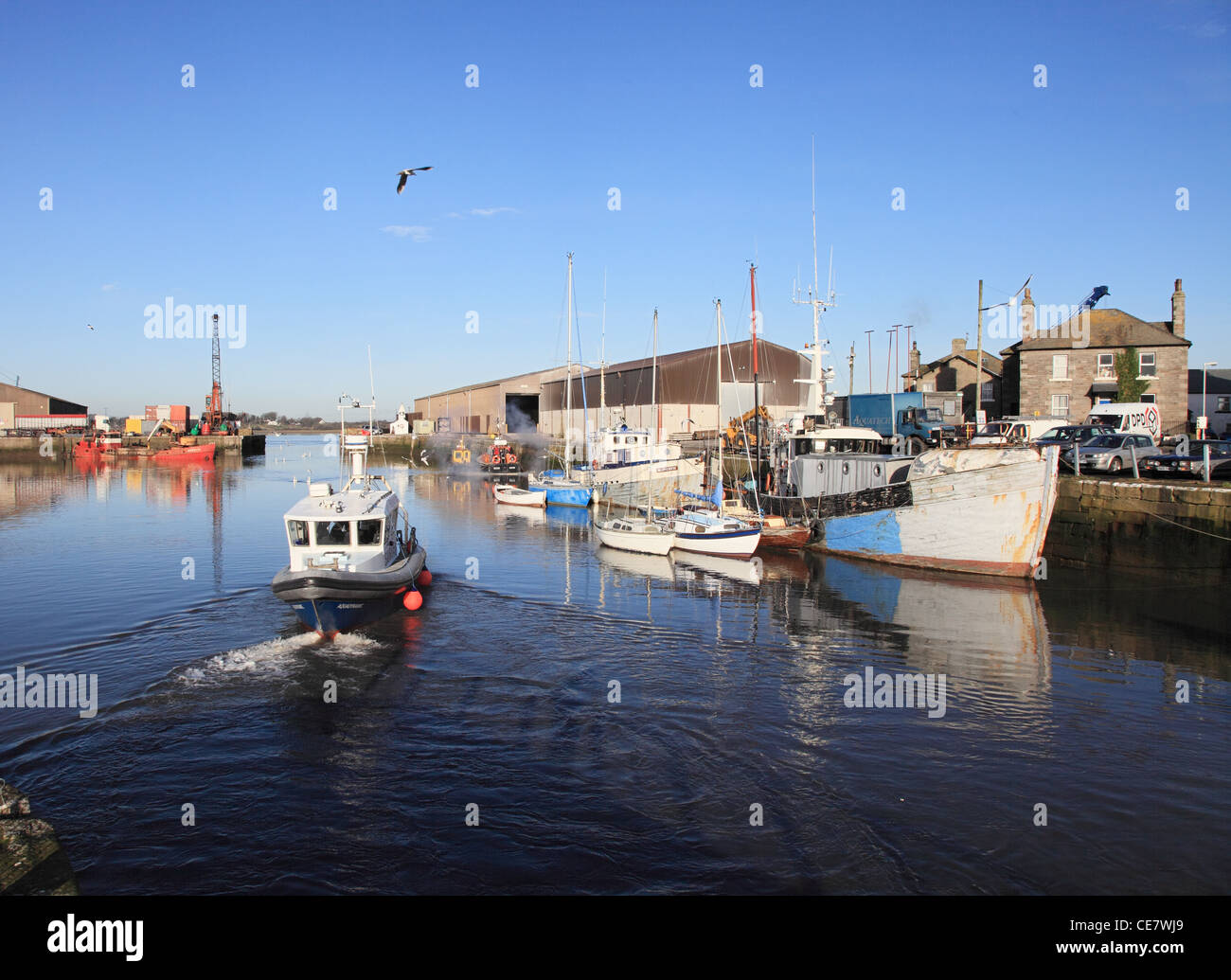 Glasson dock con un Aquatec Sondaggio Marino nave in primo piano th, Lancashire North West England Regno Unito Foto Stock