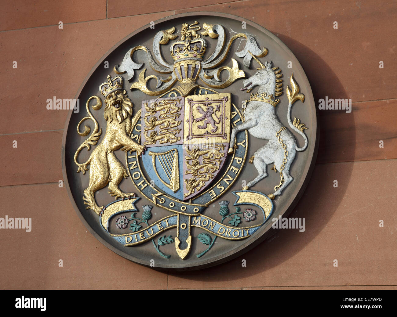 Stemma sulla corte inglese edificio, North East England Regno Unito Foto Stock