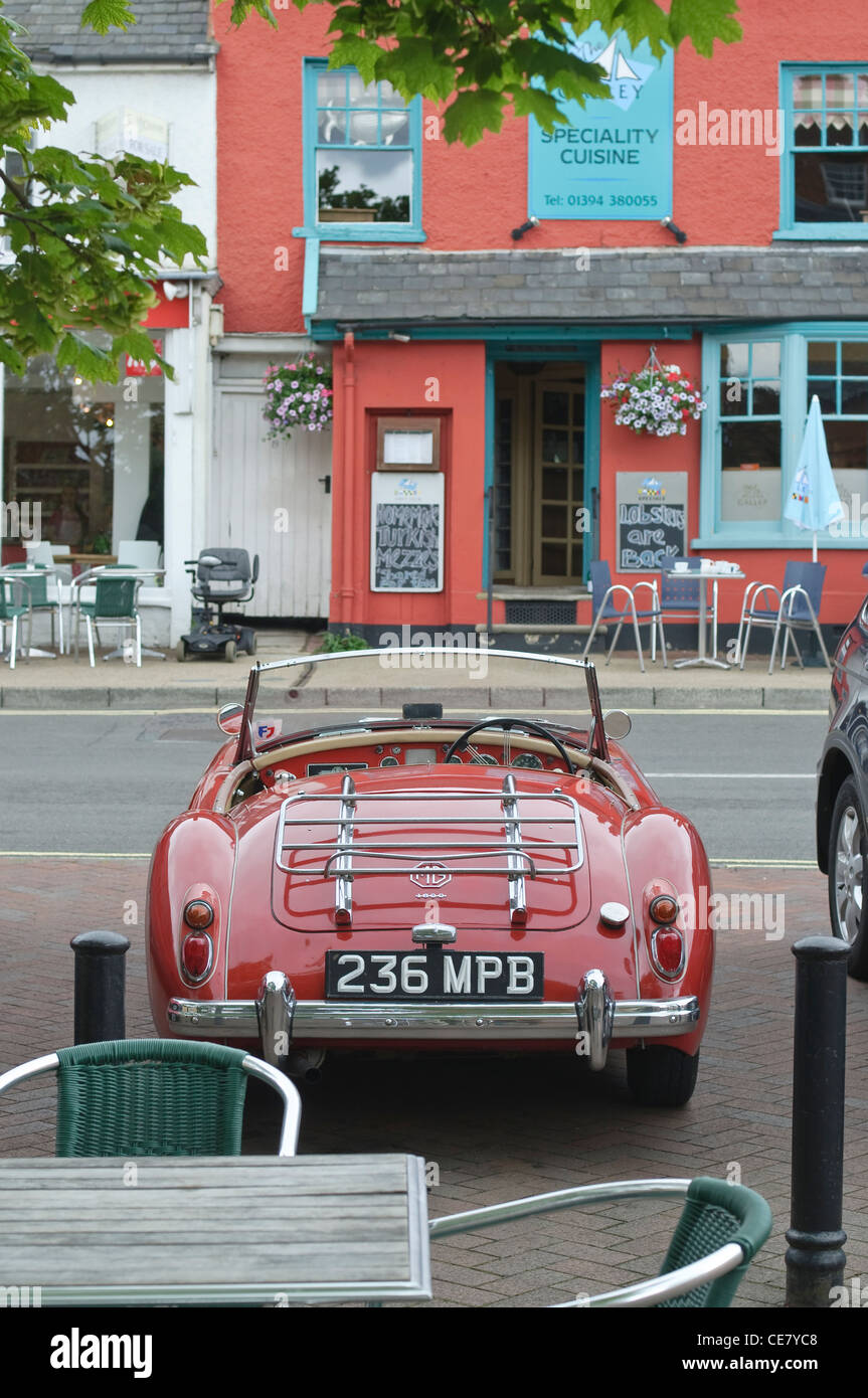 MG MGA 1600 nella parte anteriore della cucina ristorante di Woddbridge, Suffolk, Regno Unito Foto Stock