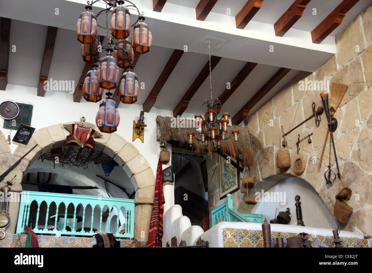 Interno del caffè arabo bar, Sousse, Tunisia Foto Stock