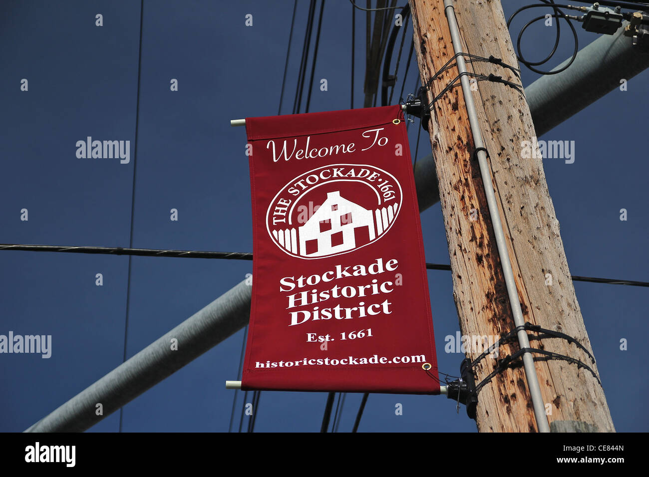 Stockade storico quartiere banner segno attaccato ad un sondaggio di utilità in Schenectady, New York Foto Stock