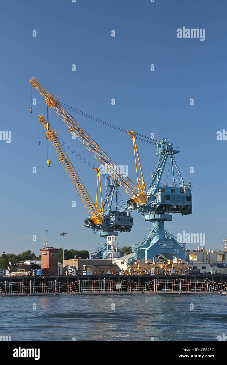 Gru presso il Cantiere Navale di Portsmouth. Foto Stock