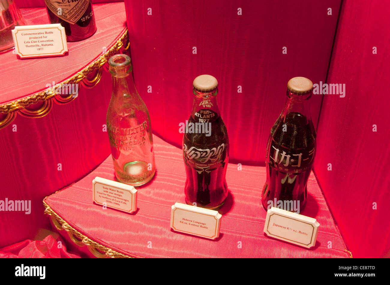 Vintage Bottiglia di Coca Cola e vetro Foto Stock