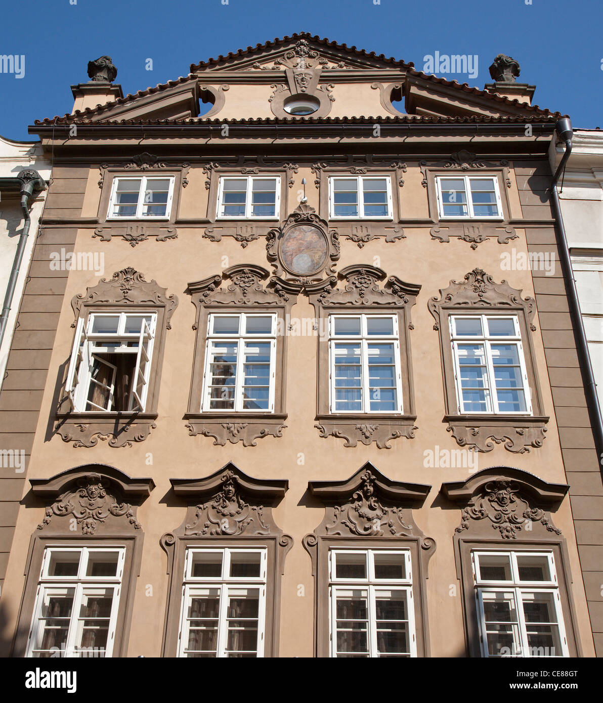 Praga - la facciata della casa barocca Foto Stock