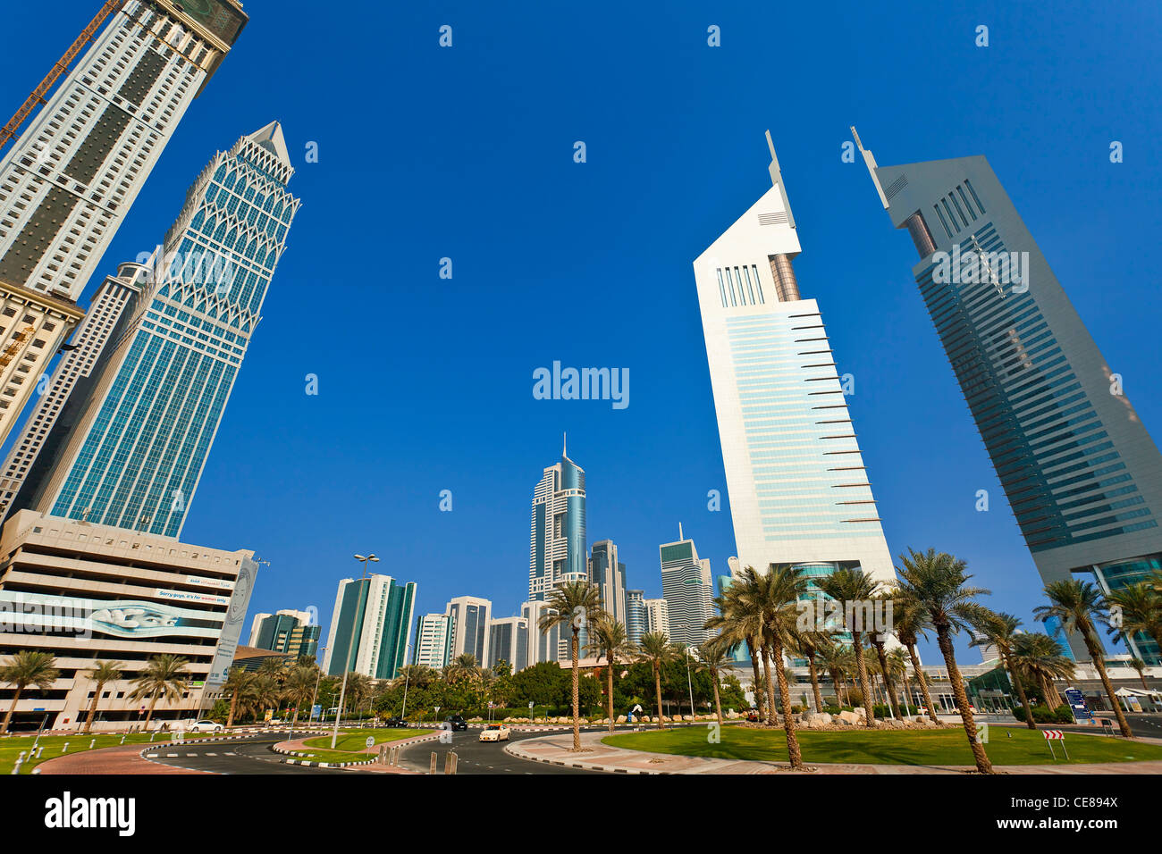 Dubai, Emirates Towers dal Centro Finanziario Internazionale di Dubai Foto Stock