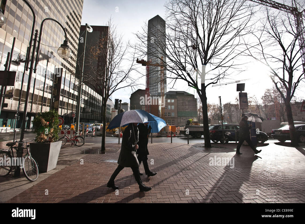 Una tempesta di pioggia nel centro di Francoforte e il quartiere finanziario. Foto:Jeff Gilbert Foto Stock