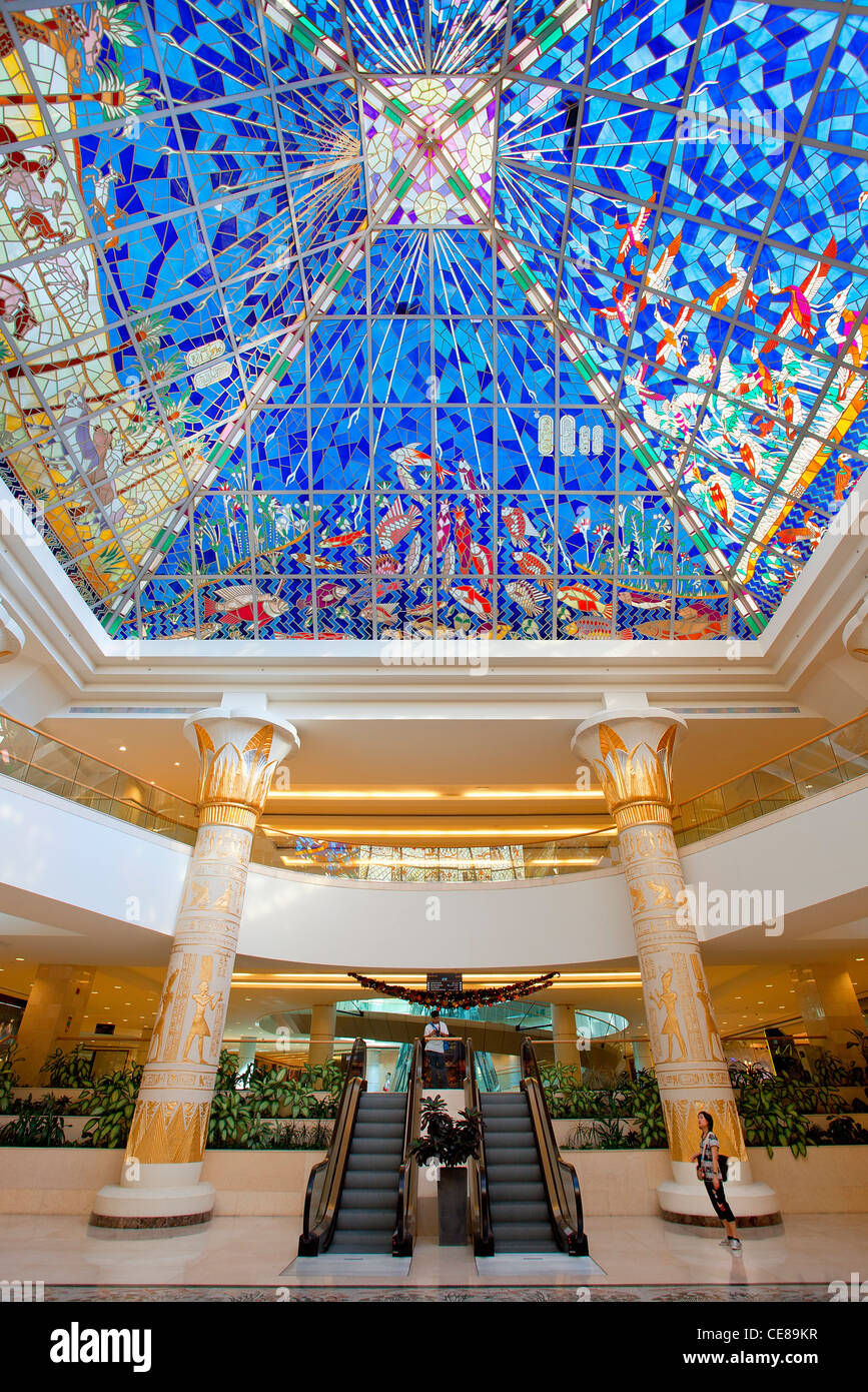 Dubai, interno del centro commerciale cittadino di Wafi Foto Stock