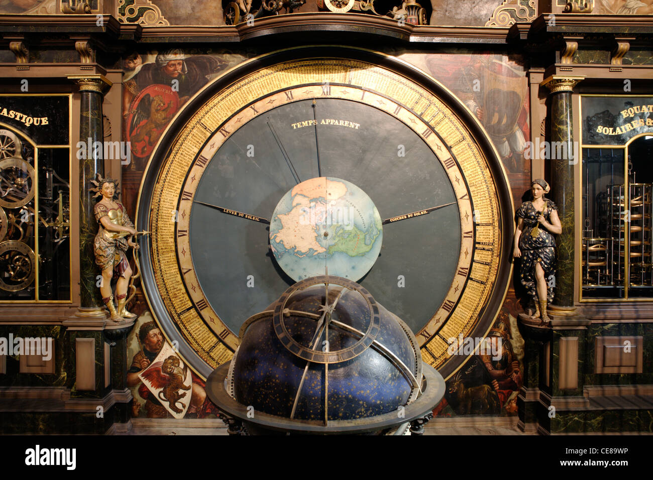 Orologio astronomico nella cattedrale di Strasburgo Strasburgo Alsace Francia Europa Foto Stock